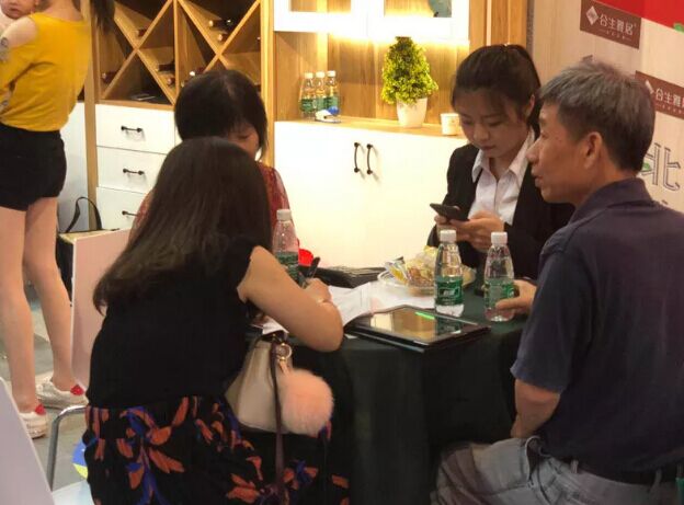 家博会签单现场